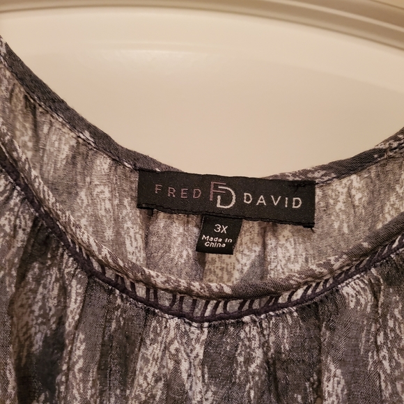 Blouse - Picture 2 of 3